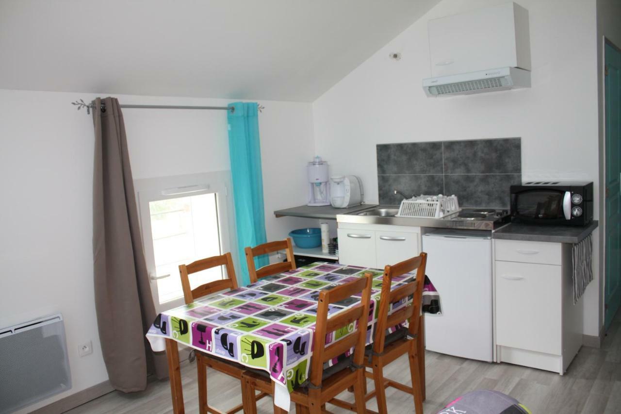 Ferienwohnung L'Oiseau Bleu Salin-de-Giraud Exterior foto