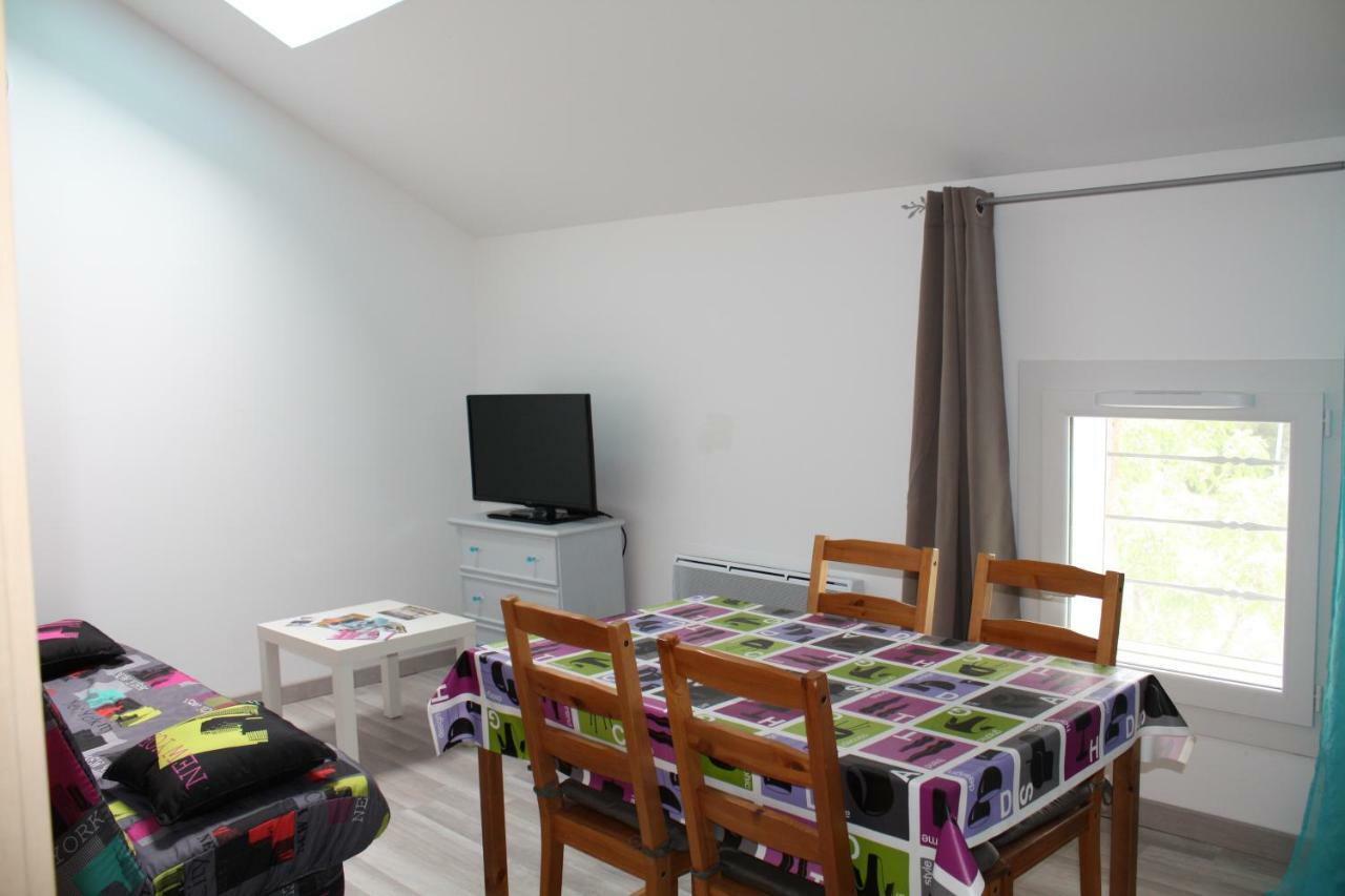 Ferienwohnung L'Oiseau Bleu Salin-de-Giraud Exterior foto