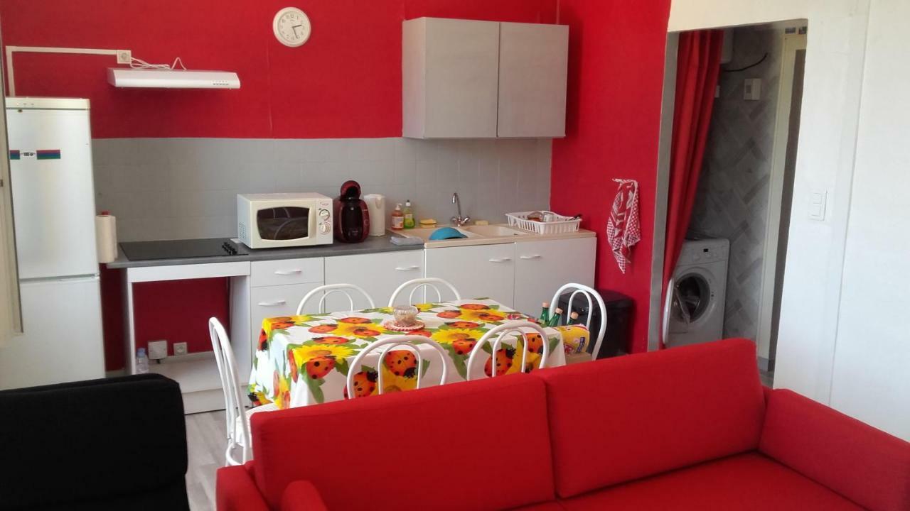 Ferienwohnung L'Oiseau Bleu Salin-de-Giraud Exterior foto