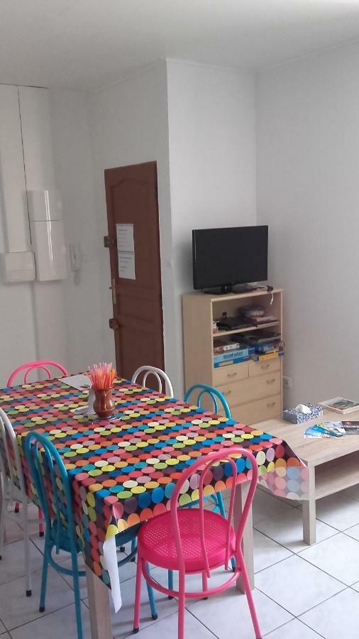 Ferienwohnung L'Oiseau Bleu Salin-de-Giraud Exterior foto