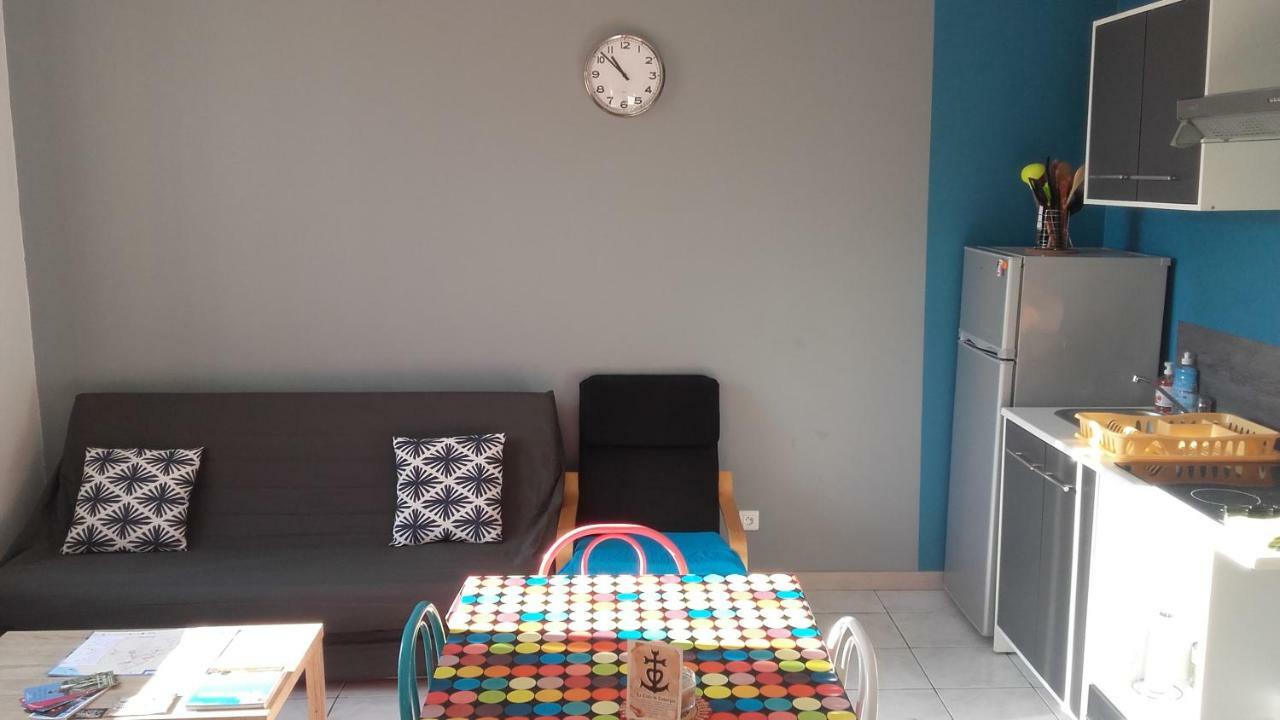 Ferienwohnung L'Oiseau Bleu Salin-de-Giraud Exterior foto