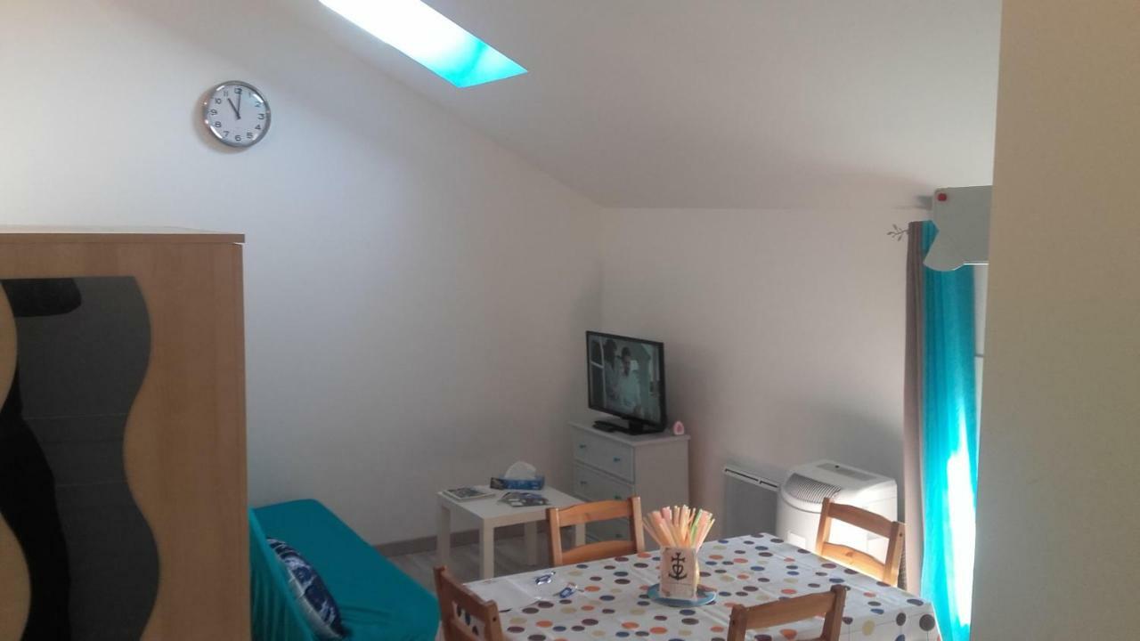 Ferienwohnung L'Oiseau Bleu Salin-de-Giraud Exterior foto