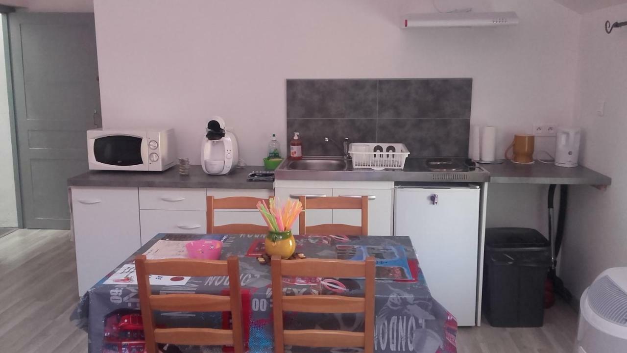 Ferienwohnung L'Oiseau Bleu Salin-de-Giraud Exterior foto