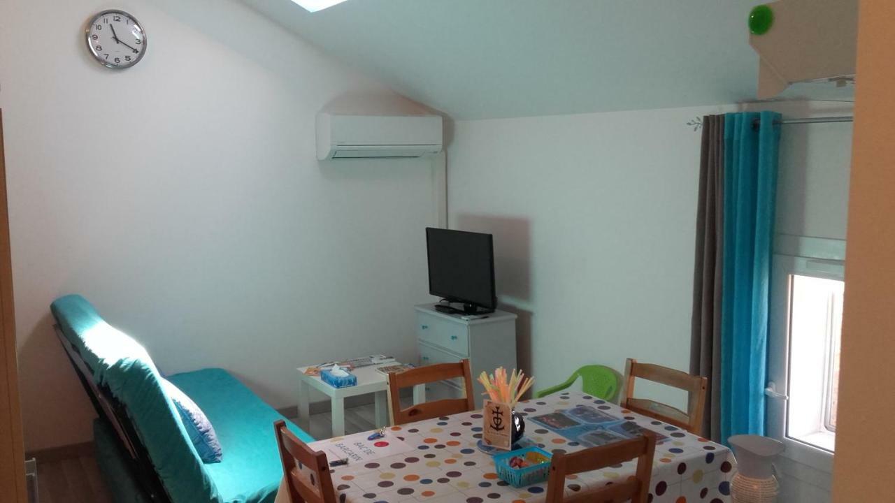 Ferienwohnung L'Oiseau Bleu Salin-de-Giraud Exterior foto